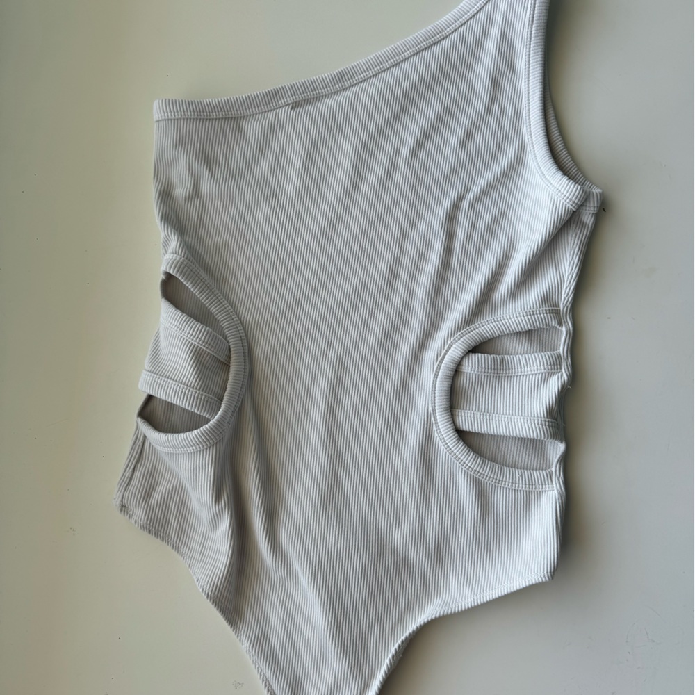 Abercrombie & Fitch off shoulder bodysuit